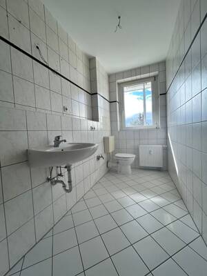 Balkon und Tageslichtbad mit Dusche – 39112 Magdeburg – Vorschaubild 5