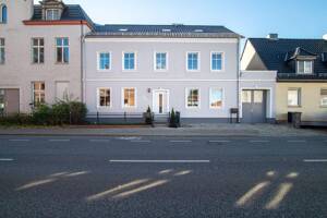 Stilvolles Zweifamilienhaus mit Remise in TOP-Lage von Potsdam