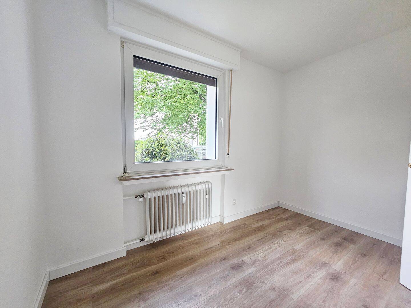Lichthelle Erdgeschosswohnung mit XXL-Balkon und Einbauküche an der Stadtgrenze zu Haan und Hilden – Solingen – Vorschaubild 9