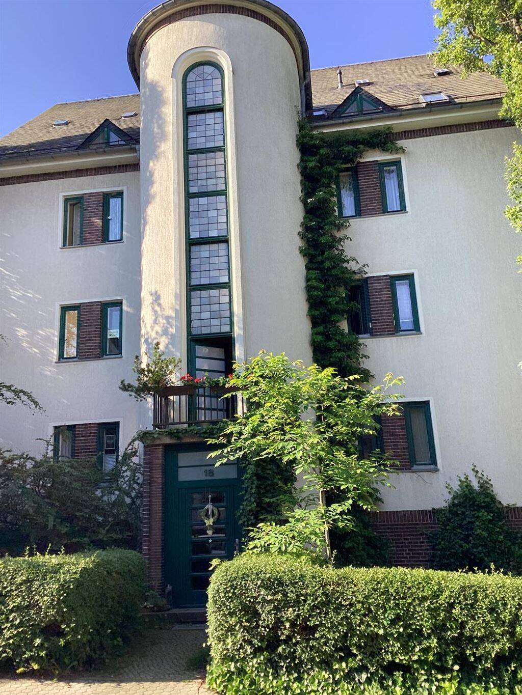 Wohnen über den Dächern von Chemnitz, einmal anders! Im Bauhausstil, mitten im Grünen.