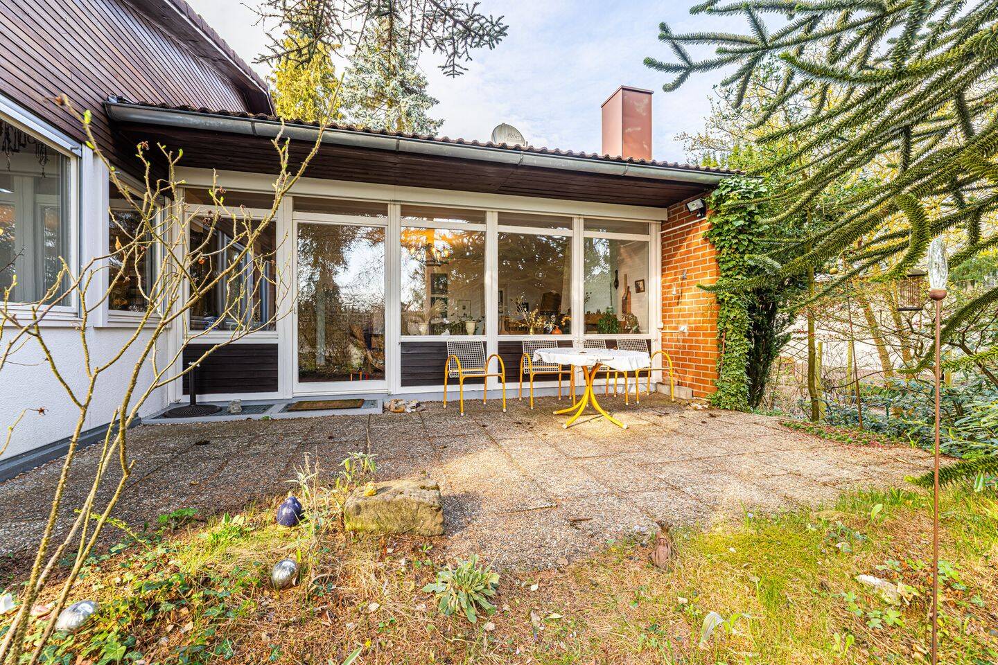 Kult 70er Jahre Bungalow: 135qm Wohnen auf einer Ebene, riesige Fensterfronten, idyllischer Garten! Preis auf Nachfrage – Nürnberg – Vorschaubild 5