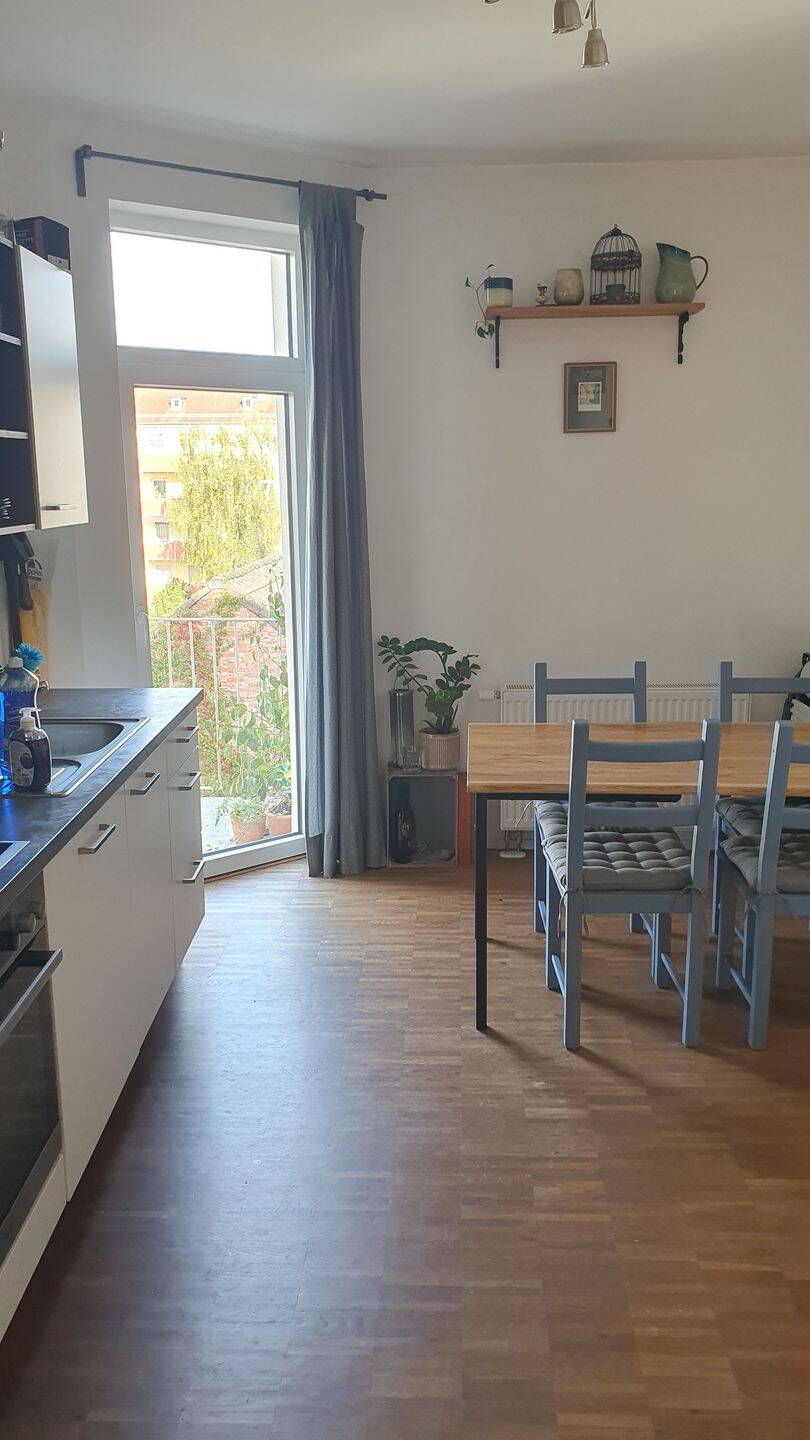 Top Saniert: Sonnige DG Wohnung mit EBK und Riesen Balkon - Rennweg – Nürnberg – Vorschaubild 2
