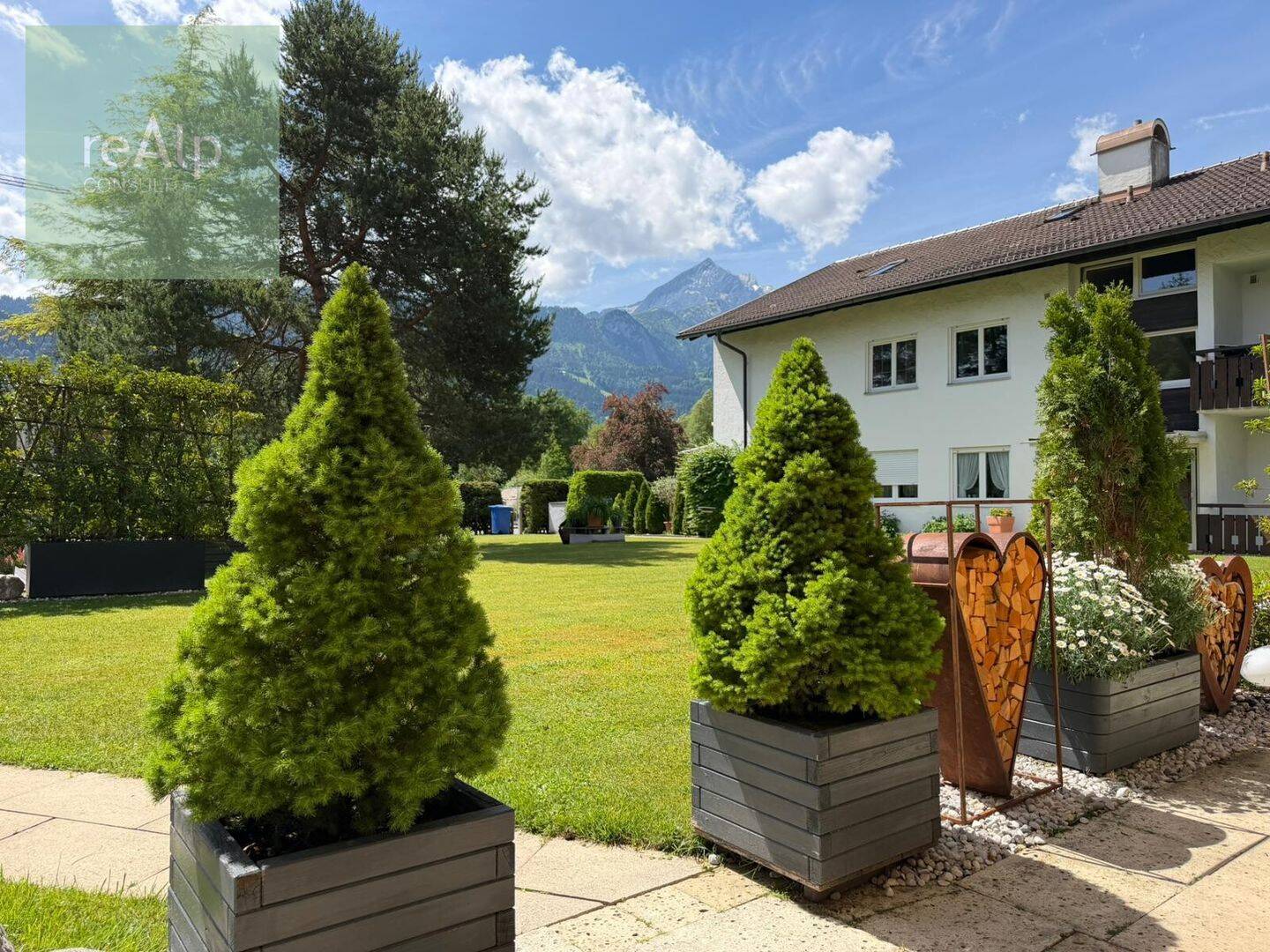 Traumlage mit Blick: Stilvolle 3-Zimmer-Erdgeschosswohnung mit hochwertiger Ausstattung – Garmisch-Partenkirchen – Vorschaubild 2