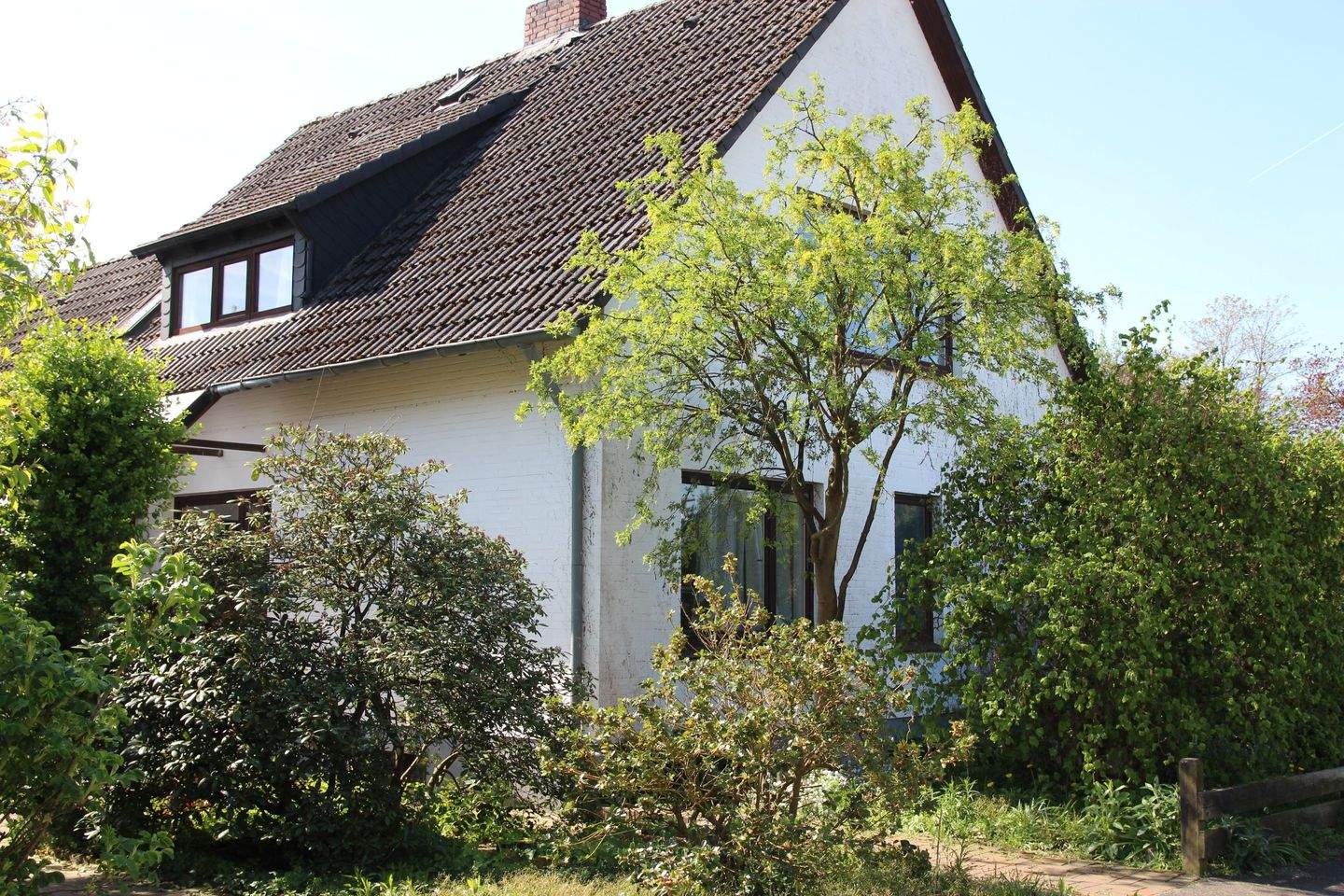 Grosses Einfamilienhaus mit Garage, riesigem Garten und SUPER RENDITE – Tostedt – Vorschaubild 2