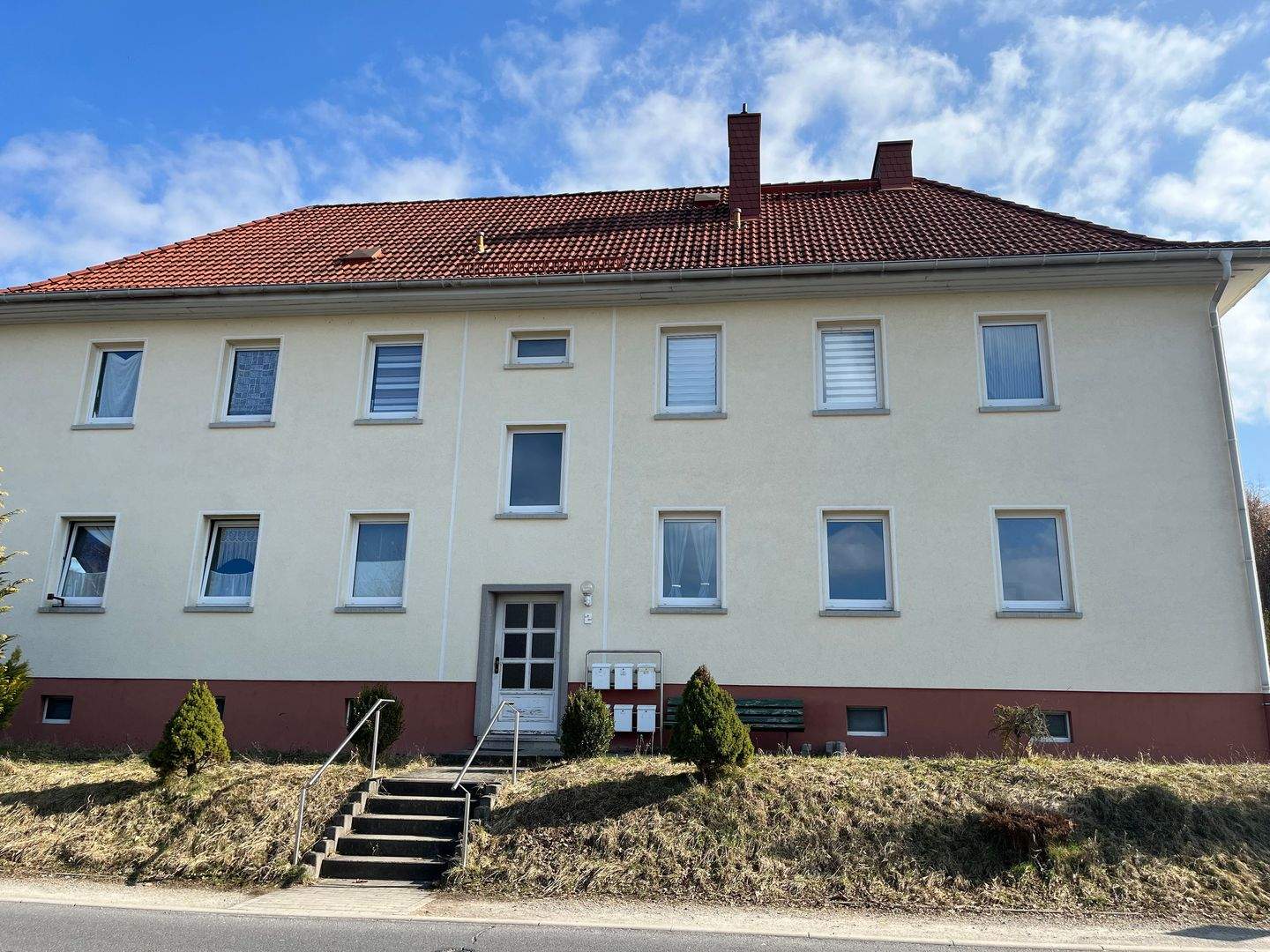 Attraktives Mehrfamilienhaus mit Entwicklungspotenzial - solides Investment mit Ausbaureserve – Viernau – Vorschaubild 2