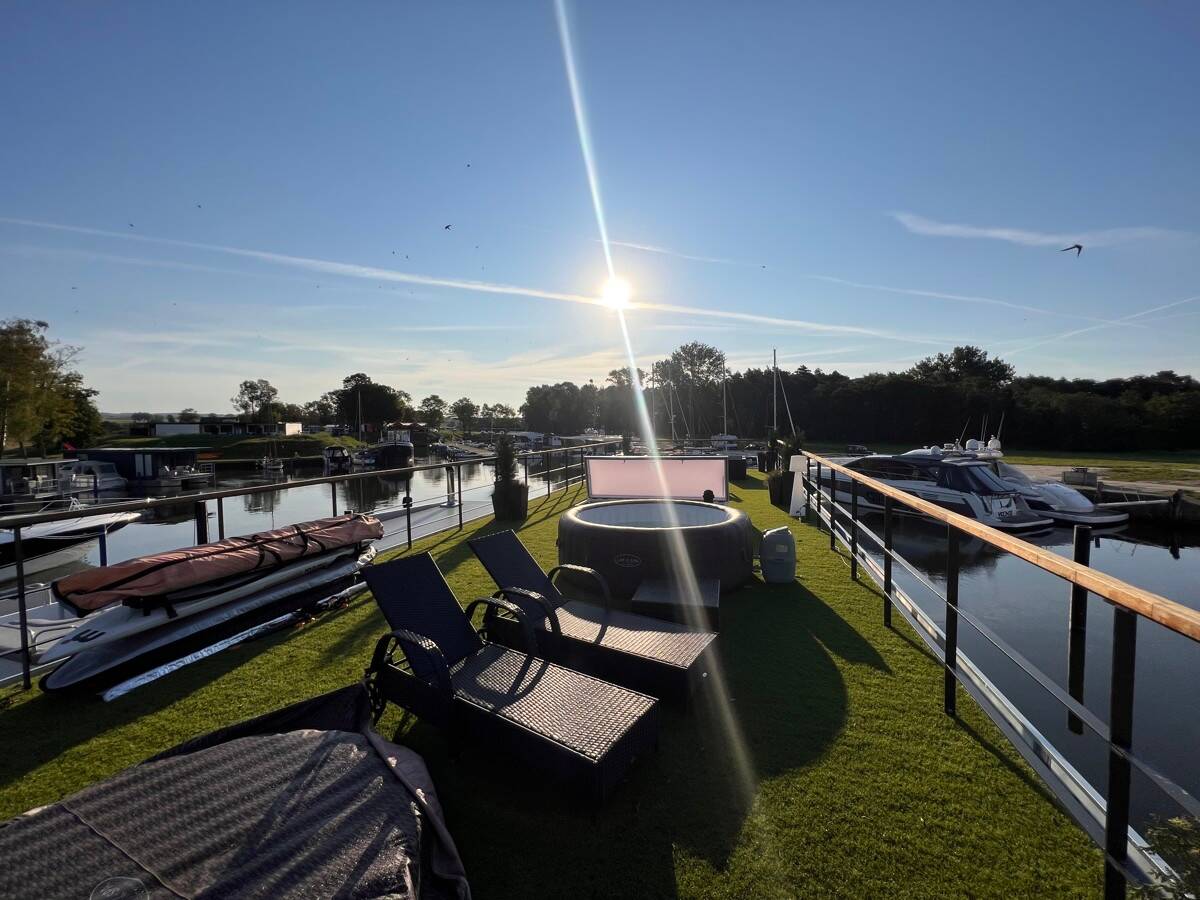 LUXUS Hausboot - 3 Etagen - 100m² Wohnen + 120 m² SONNENTERRASSE - Kamin, Kino, komplett individuell – Binz – Bild 1 von 9