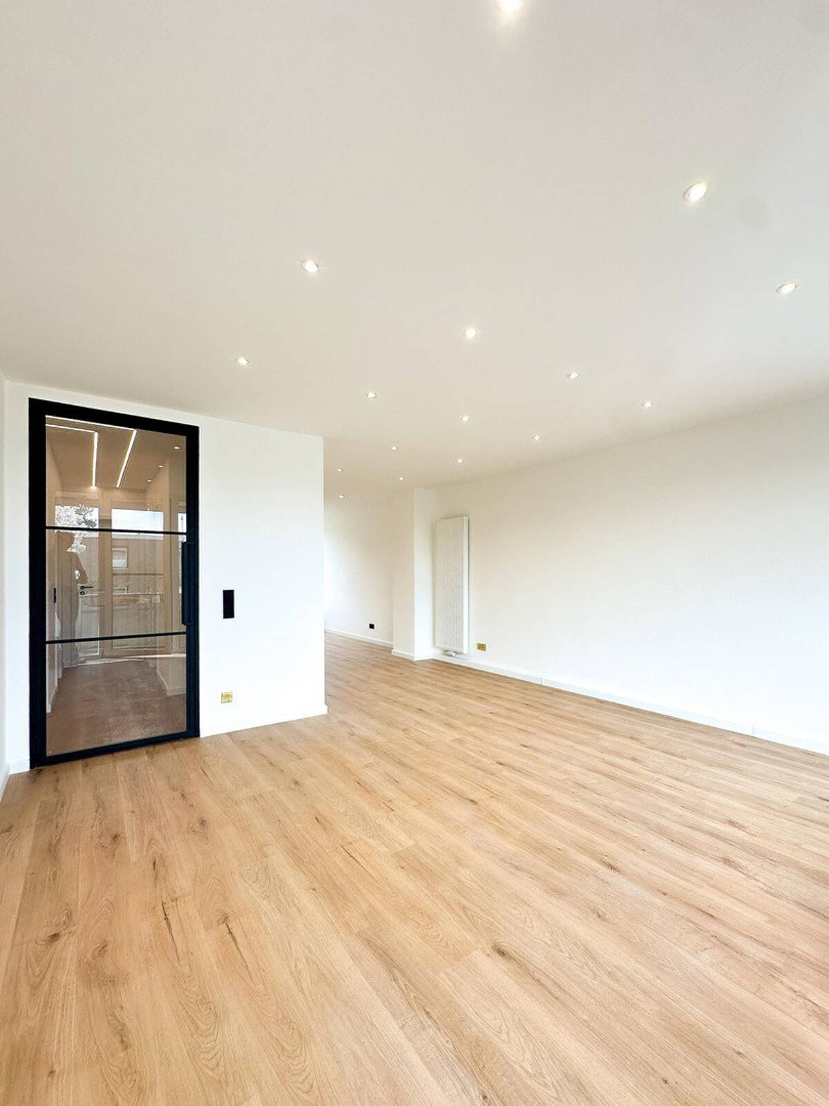 provisionsfrei: helle 3-Zimmer-Wohnung in ruhiger Lage und geringem Hausgeld – 40629 Düsseldorf – Bild 1 von 9