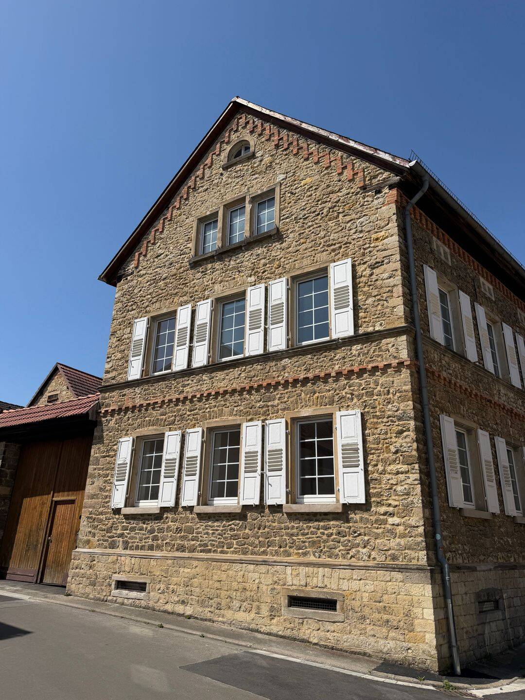 Denkmalgeschützter Dreiseitenhof in Mainz-Drais – Mainz – Vorschaubild 2