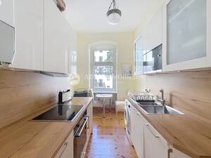 Voll möblierte 2-Zimmer-Altbauwohnung mit Balkon und Wirtschaftsraum – 10585 Berlin – Vorschaubild 4