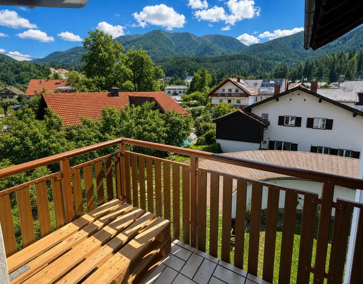 Solide Kapitalanlage mir herrlichem Bergblick! Gut vermietetes Apartment in Kochel am See – 82431 Kochel am See – Bild 1 von 9