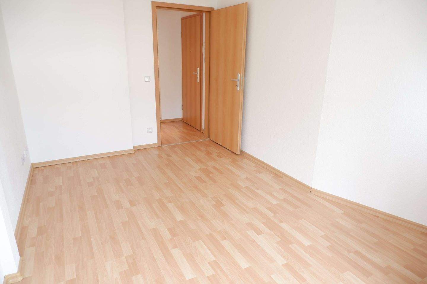 1. OG ! geräumige Küche - Stellplatz - frei ab 1.3.26 – Chemnitz – Vorschaubild 5