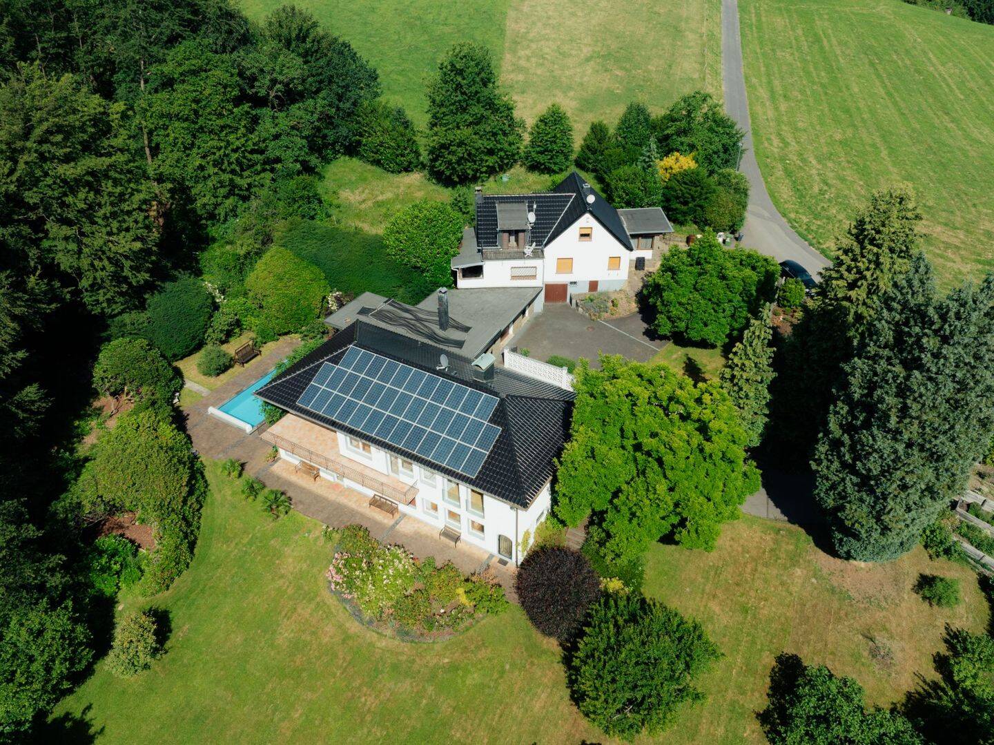 Anwesen zum Wohnen und Arbeiten mit Pool, Sauna und eigenem Wald in Overath – Overath – Vorschaubild 5