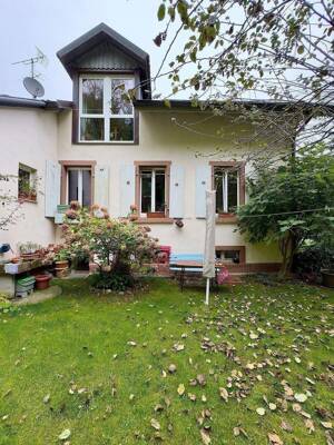 Grosszügige 1,5-Zi-Whg 39qm (+ ca. 30qm Grundfläche) mit Schlaf-Atelier-Spiel-Galerie + in 4-FamHs + GartenHaus + Apfelbaum-Garten – 79100 Freiburg im Breisgau – Vorschaubild 3