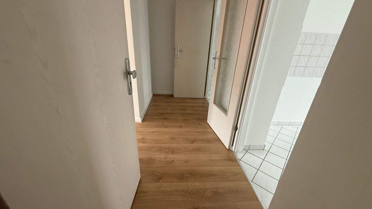 2. OG / Südbalkon / Laminat / Bad mit Fenster / ...in Reichenbrand ! – Chemnitz – Vorschaubild 6