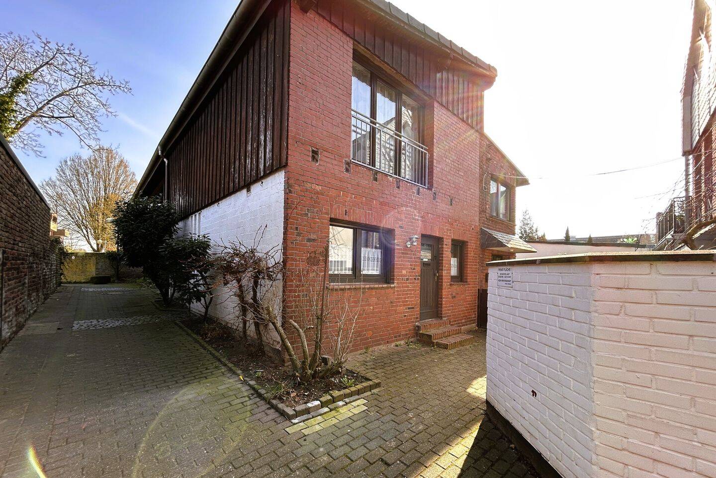 Haus mit Historie und 2 Wohneinheiten, Garten & Garage. – Meerbusch – Vorschaubild 2
