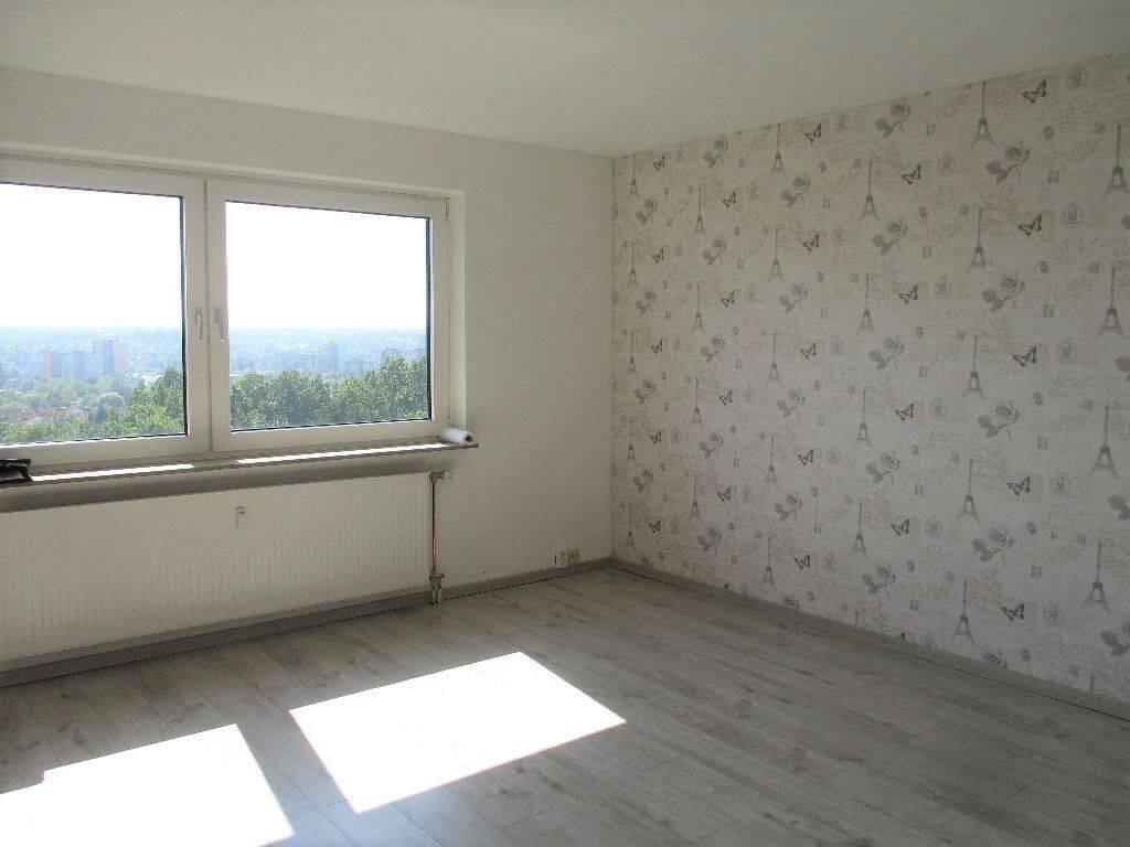 Renovierte 3 Zi-Wohnung mit EBK, Balkon und weitläufigem Fernblick in das Naturschutzgebiet Dönche