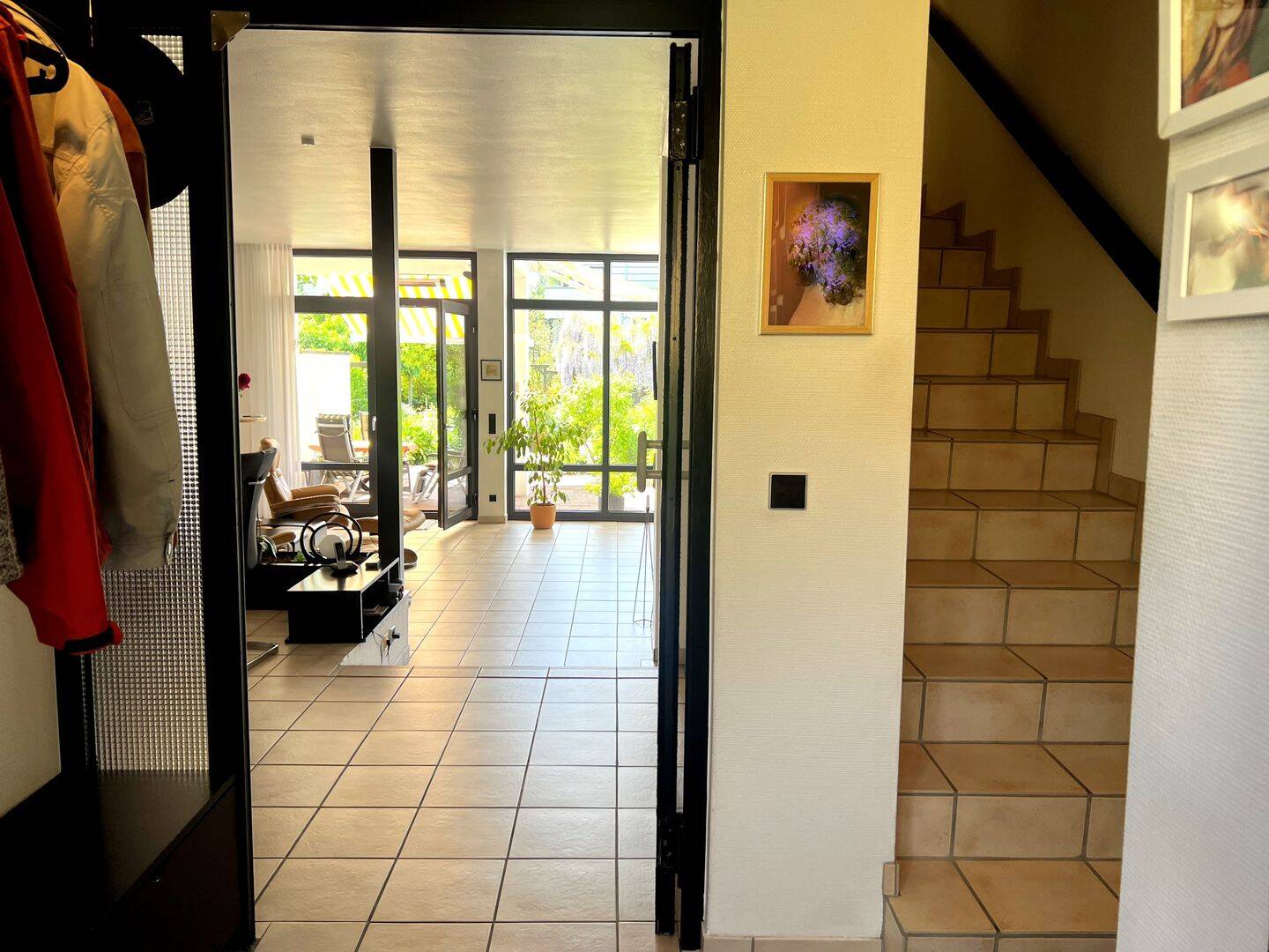 TOP! Idyllisches Wohnen im Alstertal! Großzügiges, sehr gepflegtes, preisgekröntes Mittelreihenhaus mit schönem Garten und Garage in Hummelbüttel. – Hamburg – Vorschaubild 9