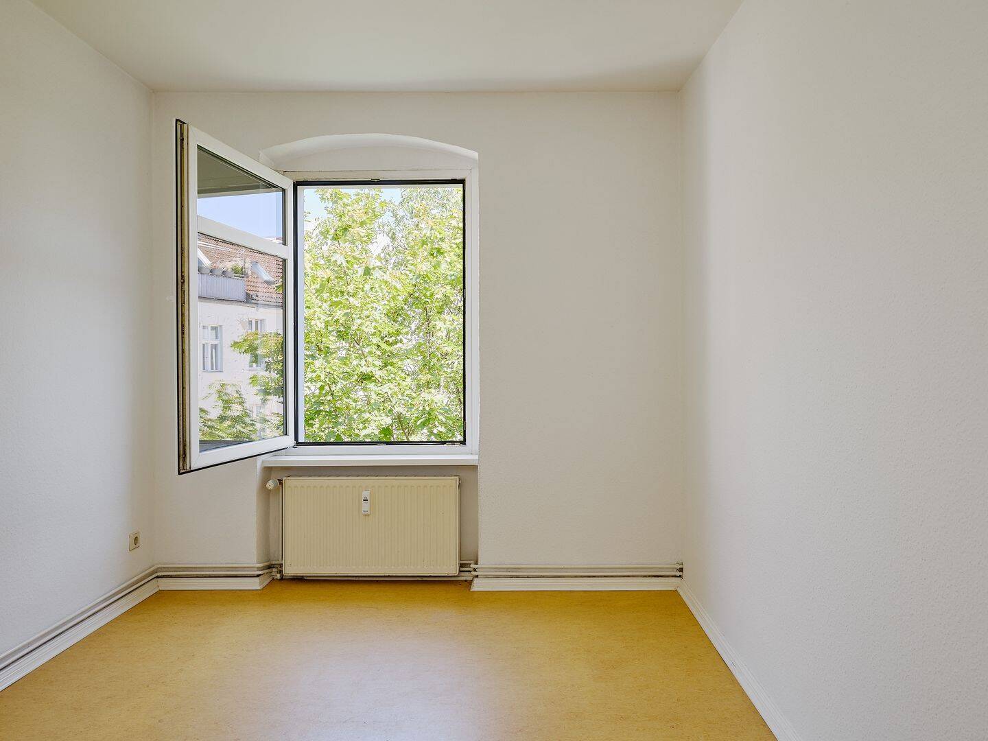 Leben in Kreuzberg: Stilvolle 2-Zimmer-Altbauwohnung mit großzügigem Grundriss – Berlin – Vorschaubild 3