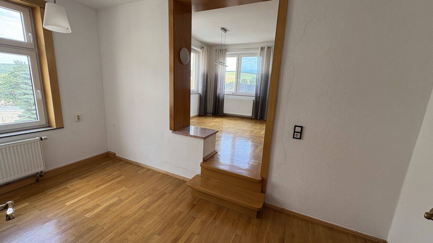 Attraktive Kombination aus Wohnraum und Gewerbefläche mit Entwicklungsmöglichkeiten – Ellefeld – Vorschaubild 6