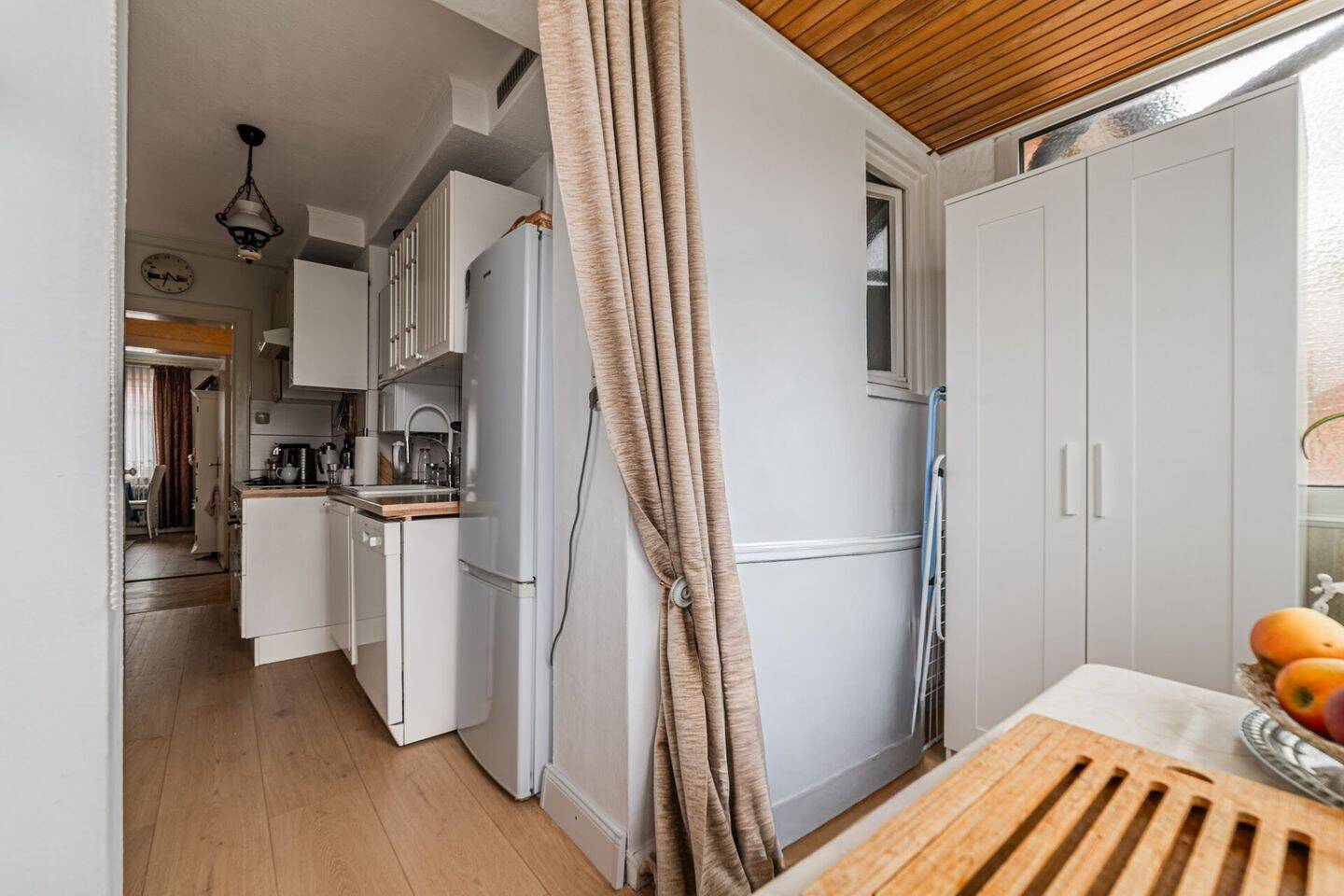 2-Zimmer-Wohnung mit Einbauküche, Kamin im Wohnzimmer, eigenem Gartenanteil und Loggia – Kiel – Vorschaubild 8