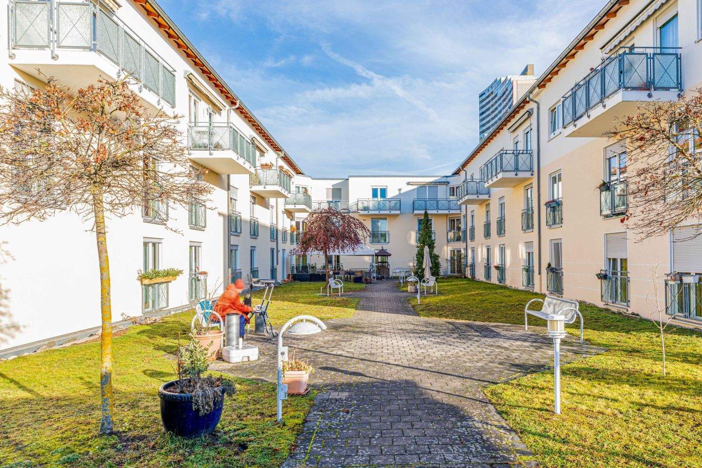 Sofort Bezugsfrei! Ruhiges, barrierefreies Wohnen in der Seniorenresidenz Erlenfeld in Erlangen – Erlangen – Bild 1 von 9