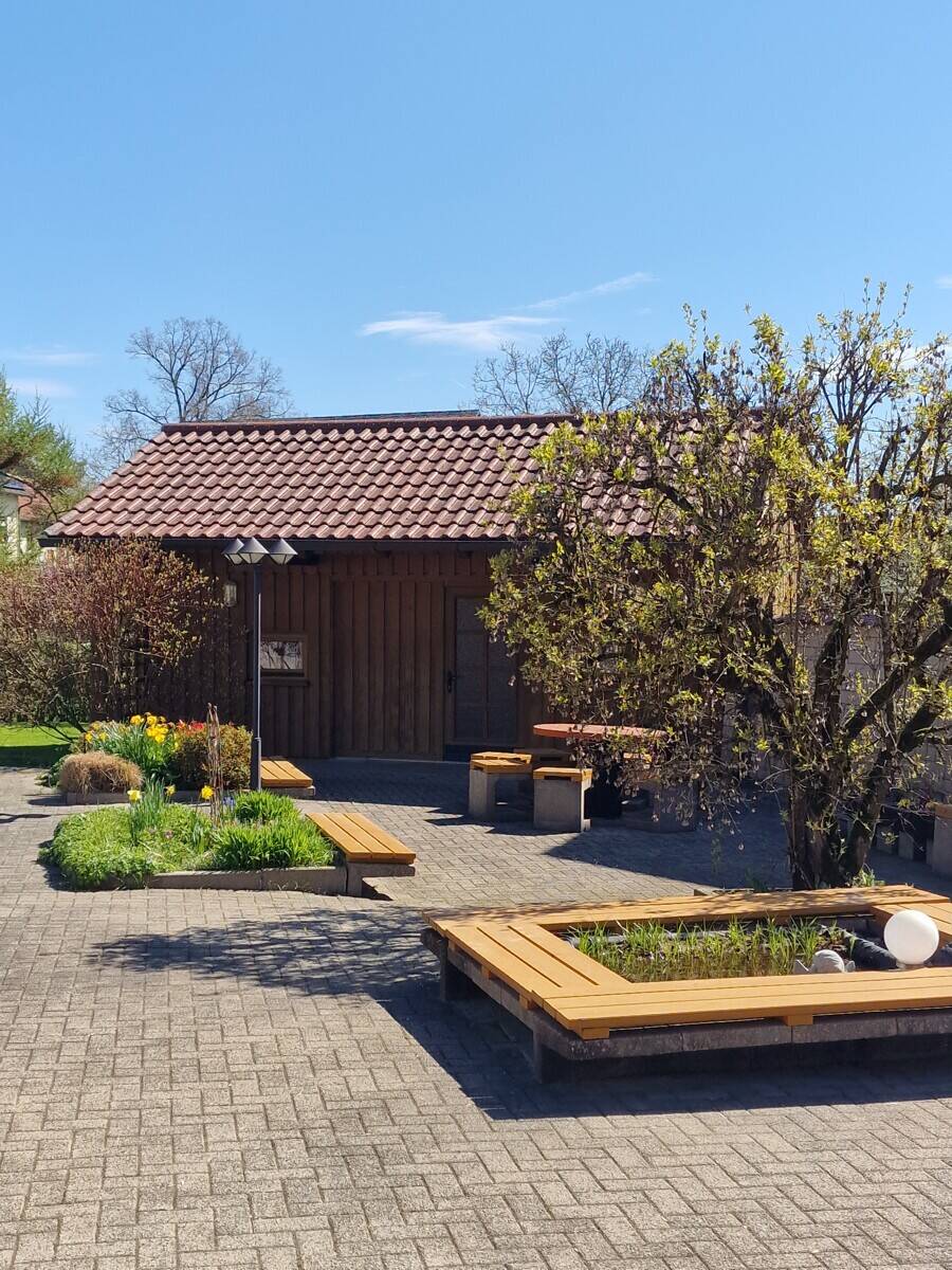 Wohnen wie im Park! Tolles Landhaus + 4 Nebengebäude + PV-Anlage u. Fernwärme + Bezugsfrei in Kürze! – Creußen – Vorschaubild 6