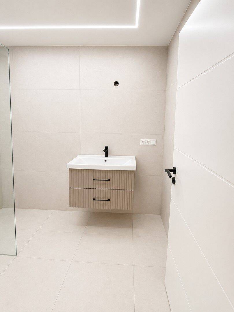 Frisch kernsanierte 3- bis 4-Zimmer-Wohnung mit großem Balkon in Ditzingen – Ditzingen – Vorschaubild 2