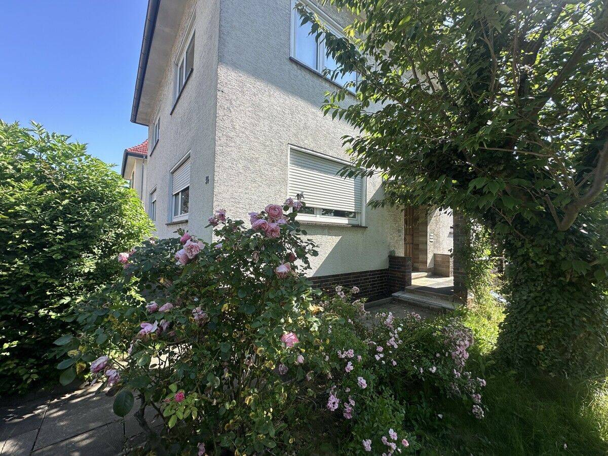 Gepflegtes Mehrfamilienhaus mit 3 Wohneinheiten, laufender Modernisierung und attraktiver Mieteinnahme!