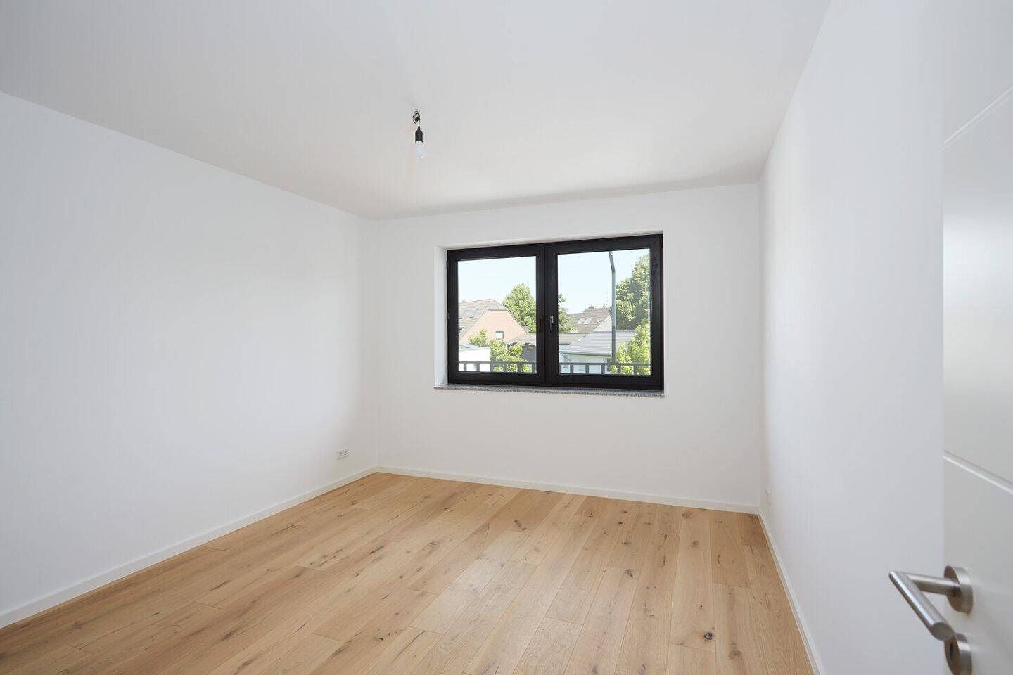 Licht, Raum & Wohnkomfort: Maisonette-Feeling mit großem Balkon – Düsseldorf – Vorschaubild 6