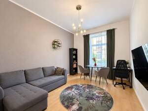 Stilvolle 2-Zimmer-Altbauwohnung in bester Lage im Nordend-West – 60318 Frankfurt am Main – Vorschaubild 2
