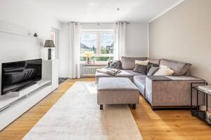 AIGNER - Bezugsfreie 4-Zi.-Wohnung mit durchdachtem Grundriss, West-Balkon und TG-Einzelstellplatz