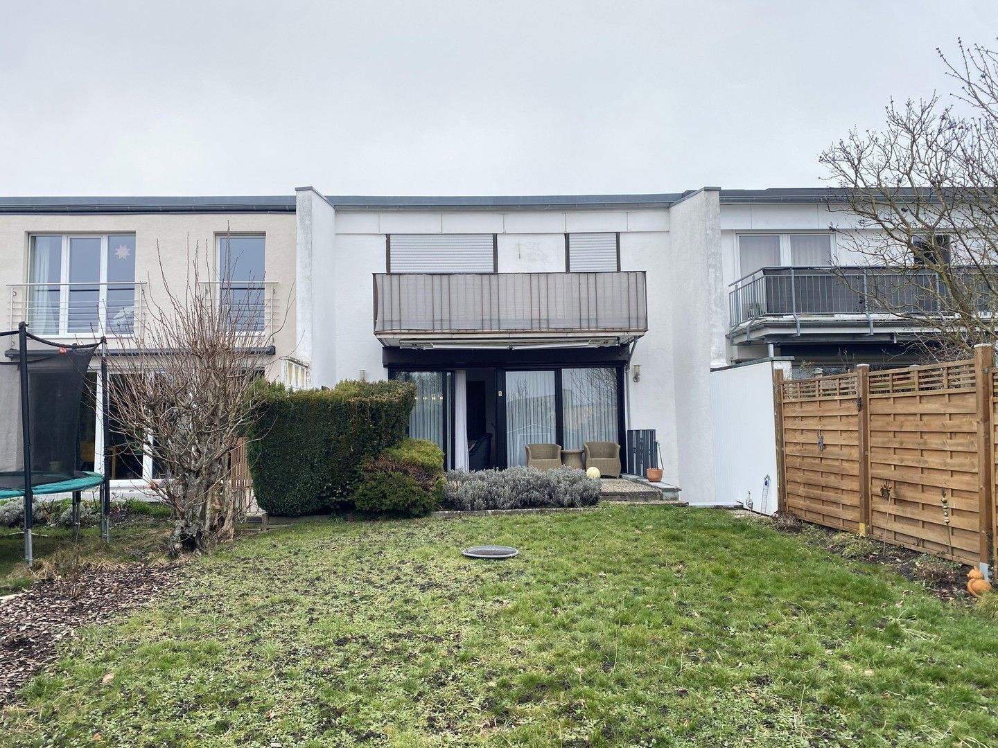 Logenplatz über Saarbrücken: Urbanes Wohnglück mit unverbaubarem Weitblick auf dem Eschberg! – Saarbrücken – Bild 1 von 9