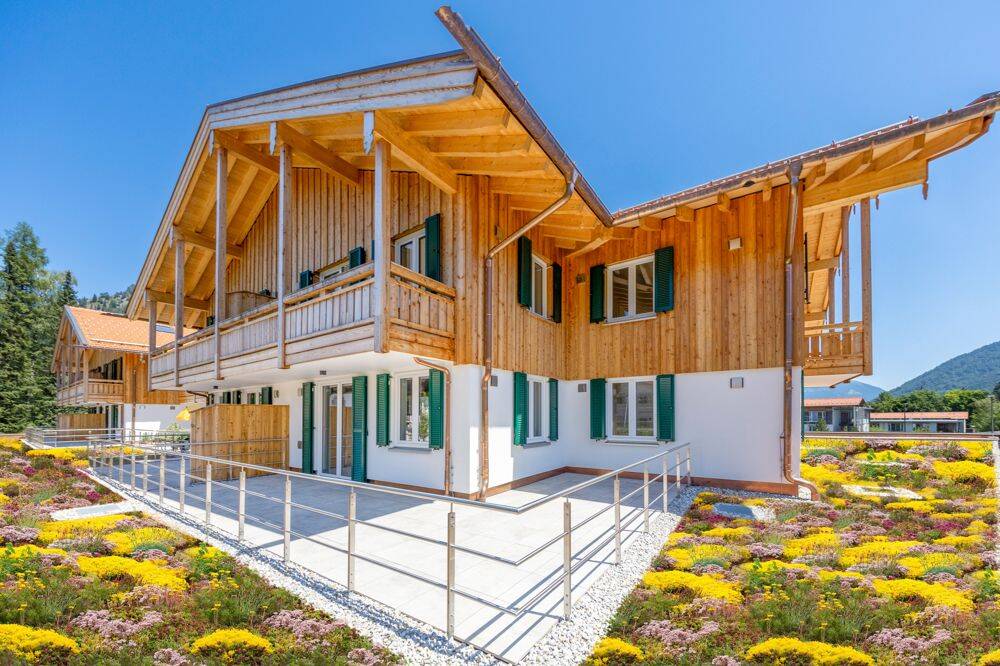 3 Zi. Wohnung mit 40 m² Dachterrasse nach Süd-Westen- absolute Ruhe!