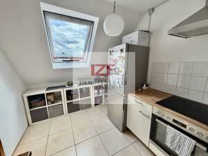Ruhig und grün wohnen: Gepflegte 3-Zimmer-Dachgeschosswohnung mit Duplex-Stellplatz – 90766 Fürth – Vorschaubild 5
