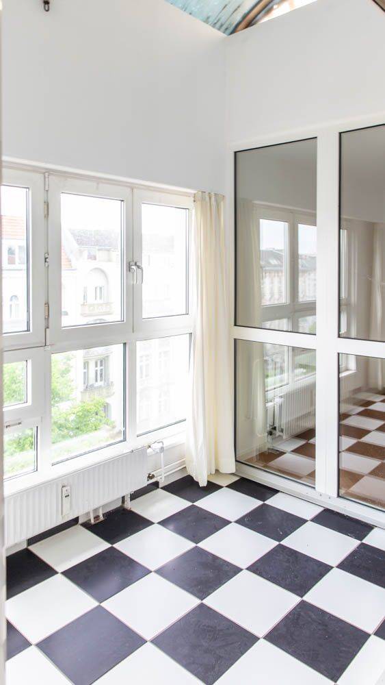 HOMESK - Sofort bezugsfreie 2-Zimmer-DG-Wohnung mit Süd-Wintergarten an der Kantstraße – Berlin – Vorschaubild 3