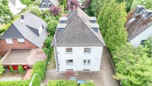 Gepflegtes Mehrfamilienhaus mit 3 aufgeteilten Wohneinheiten & Doppelgarage!