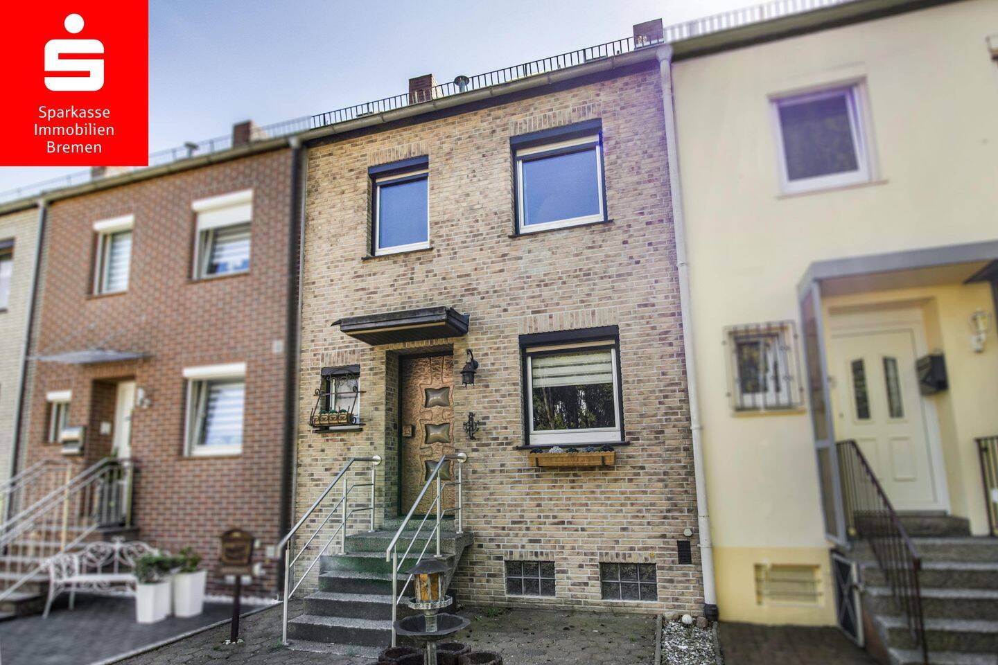 Bremen-Obervieland: Gepflegtes Reihenmittelhaus mit neuen Fenstern in ruhiger Lage für Familien – Bremen – Bild 1 von 9