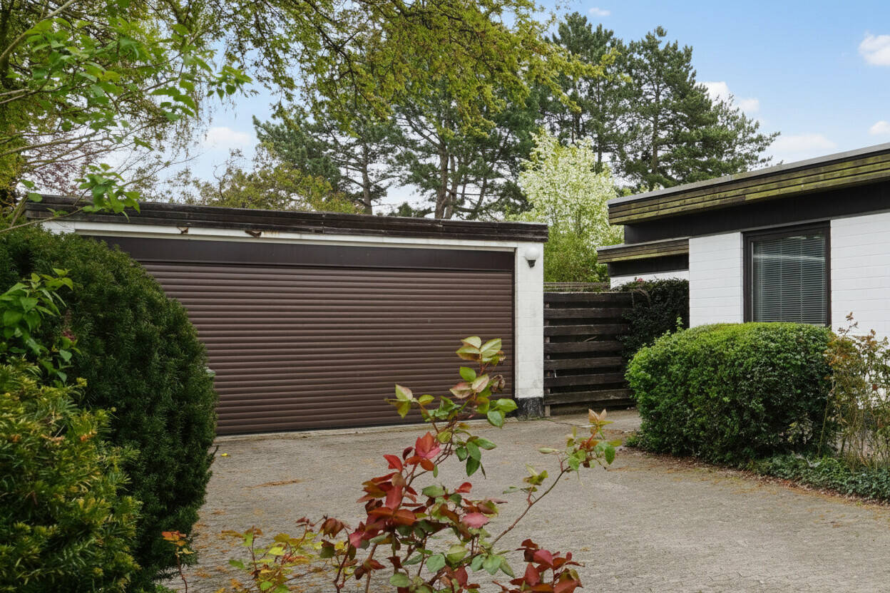 Großzügiger Bungalow mit Einliegerwohnung und Außenpool – Braunschweig – Vorschaubild 3