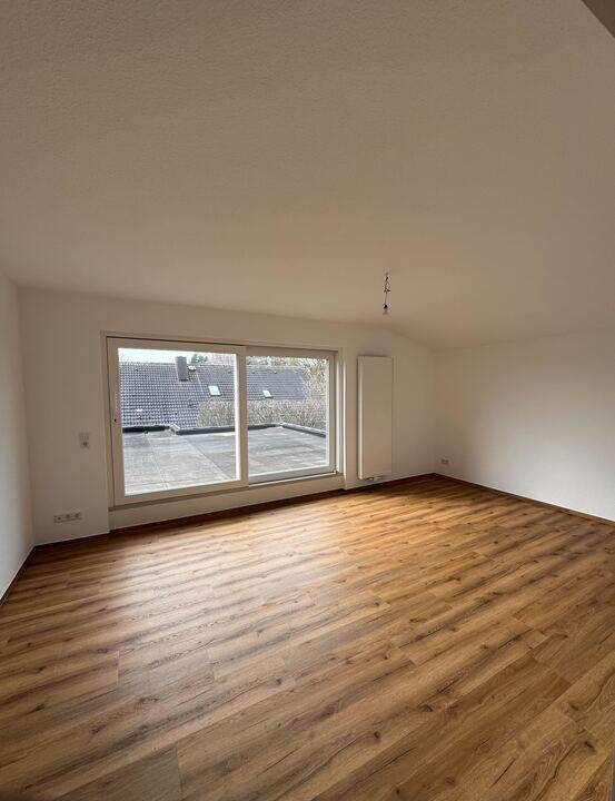 Erstbezug nach Modernisierung - Frisch sanierte 2-Zimmer-Wohnung mit Dachterrasse in bester Lage von