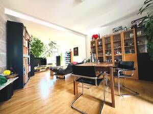 Hochwertige 3 Zimmer Wohnung im sanierten Baudenkmal, großes Bad, Parkettboden und Balkon zentral in Fürth. – 90762 Fürth – Vorschaubild 5