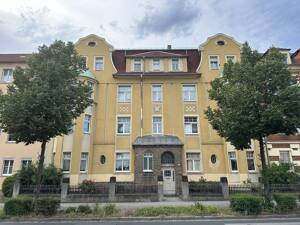 Traumhaft schöne 3-Raumwohnung mit neuem Bad, EBK und Kaminanschluss in einer Jugendstil-Villa – 1917 Kamenz – Vorschaubild 2