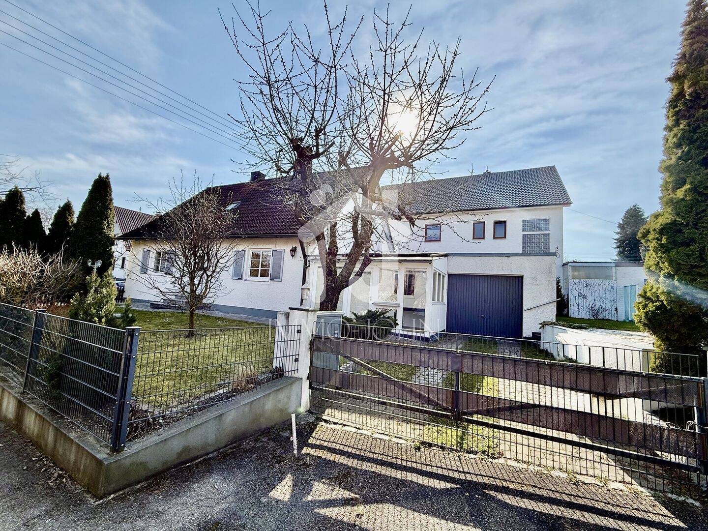 Haus mit Charakter sucht neue Ideen - freistehendes Einfamilienhaus mit Potenzial – Gablingen – Bild 1 von 9