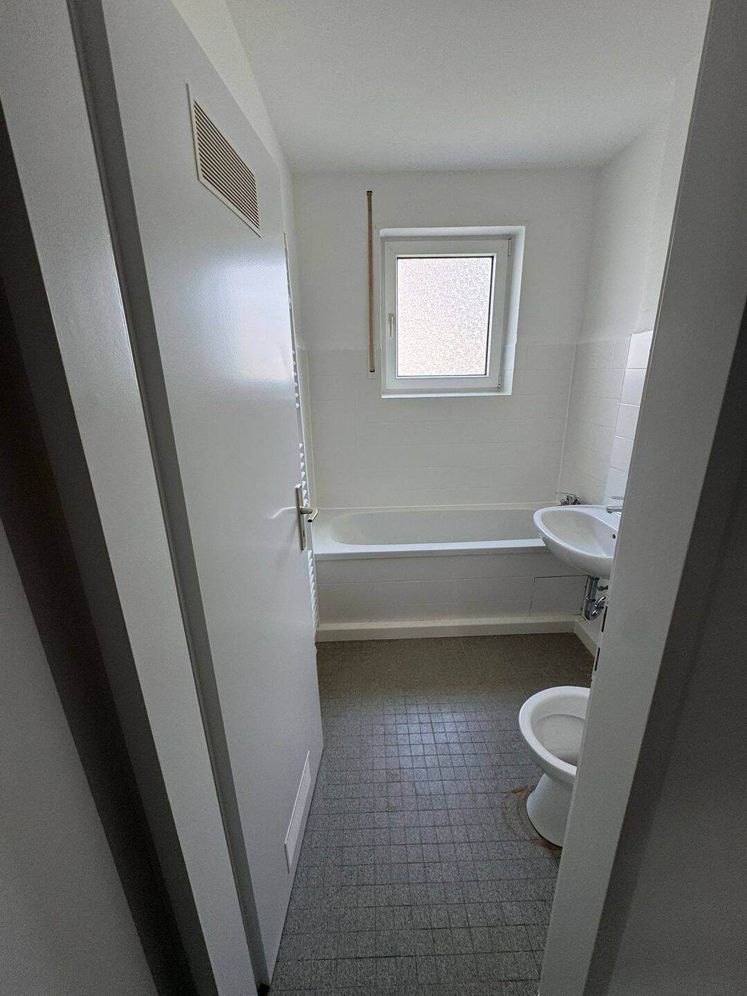 Erstbezug nach Sanierung: Helle 3-Zimmer-Wohnung im Grünen – frisch renoviert in gepflegtem 6-Parteienhaus – Hettenleidelheim – Vorschaubild 3