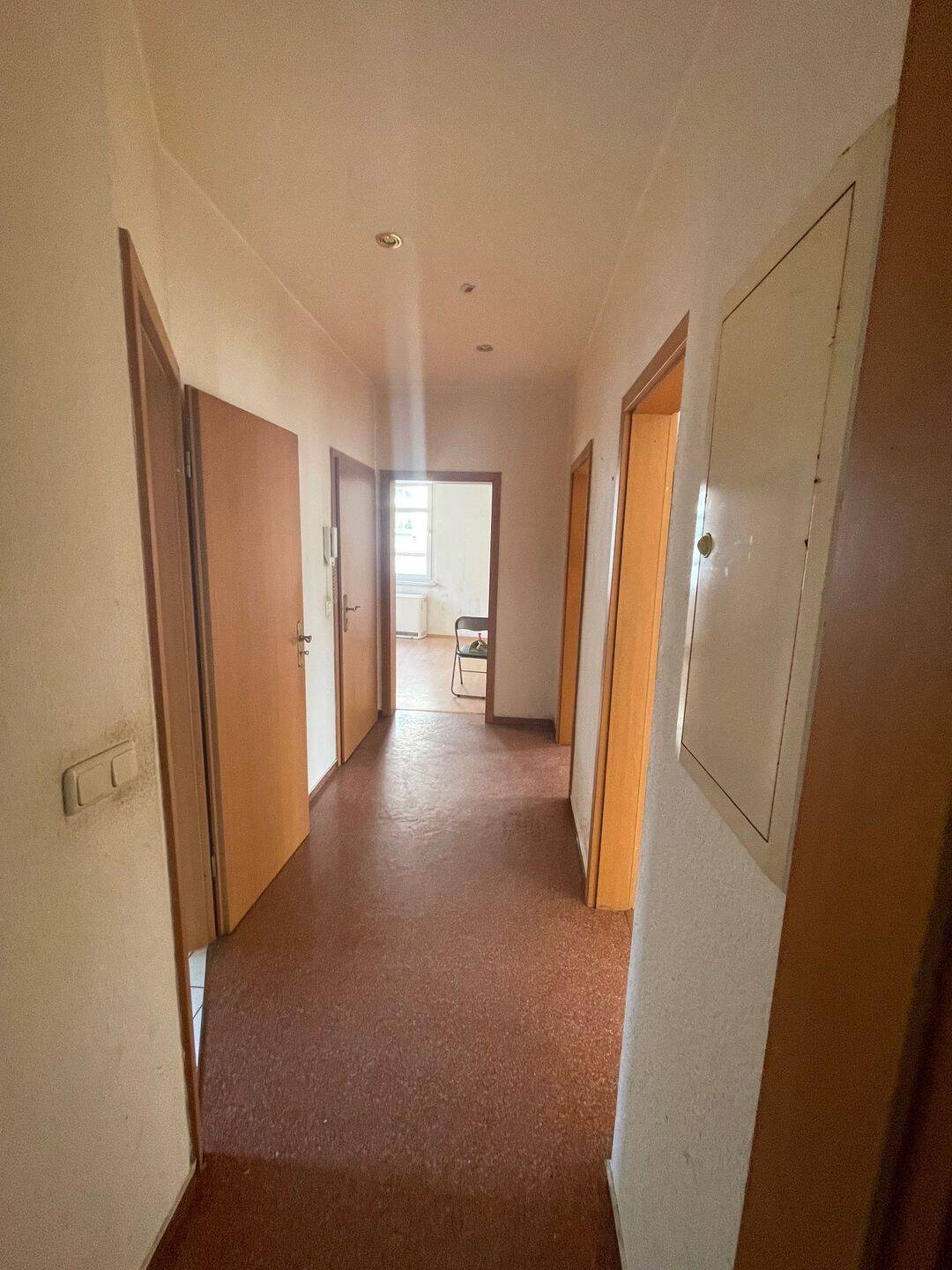 Attraktives Mehrfamilienhaus mit 12 Zimmern über 4 Etagen - ideal für Kapitalanleger! – Altenburg – Vorschaubild 2