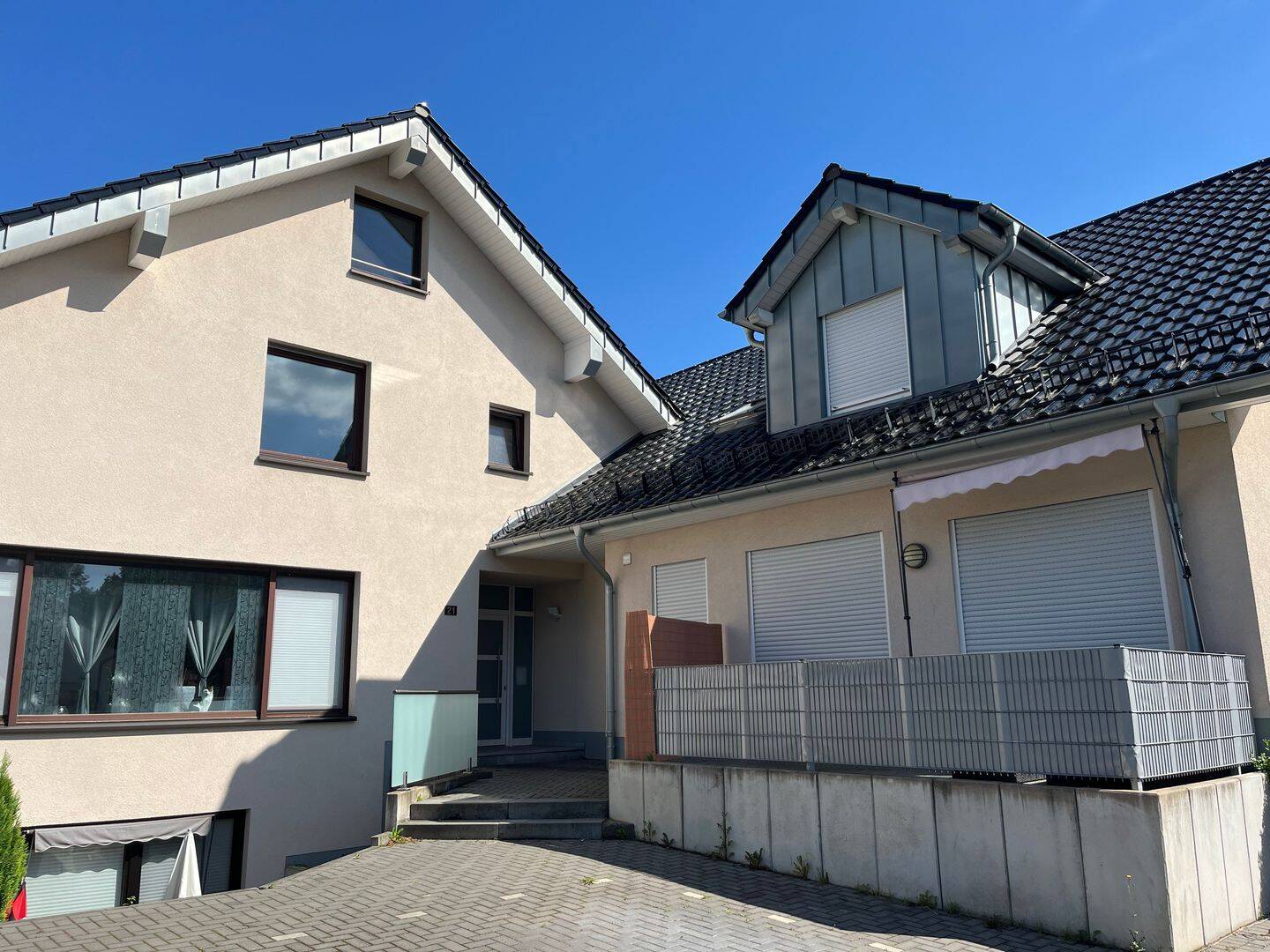 „Exklusive 3-Zimmer-EG-Wohnung mit Garten, 2 Bädern, hoher Decke & großer Terrasse in Steinbüchel – Leverkusen – Vorschaubild 2