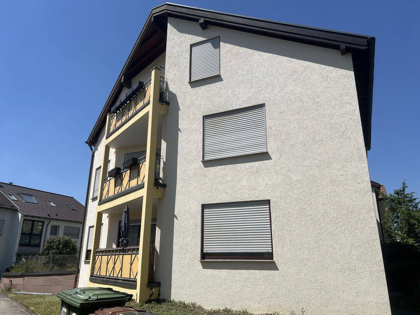 Porsche praktisch vor der Haustür: 3-Zimmer Wohnung mit zwei Balkonen und Tiefgaragenstellplatz – Stuttgart – Vorschaubild 3