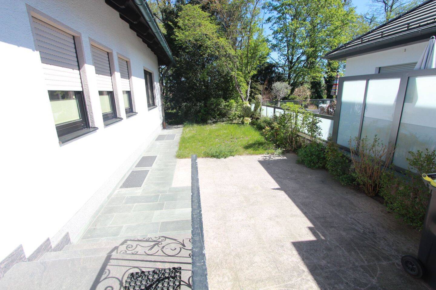 Großzügiges Wohnhaus mit Indoor-Pool, Sauna & 2 Garagen - ideal auch für 2 Familien – Nürnberg – Vorschaubild 7
