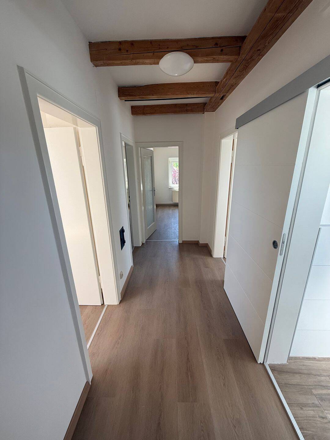 Frisch renovierte 2,5-Zimmer-Wohnung in Erlangen-Bruck mit neuem Bad – Erlangen – Vorschaubild 3