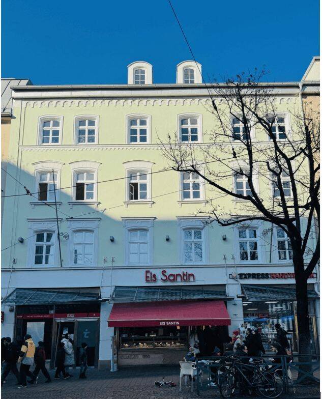 Exklusive Dachgeschosswohnung mit Balkon, Einbauküche, Kamin u. hochwertiger Ausstattung