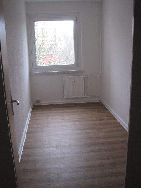Schöne 3 Raumwohnung mit Balkon – Chemnitz – Vorschaubild 2